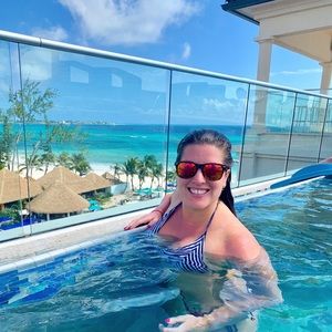 Meet your Posher, Dayna